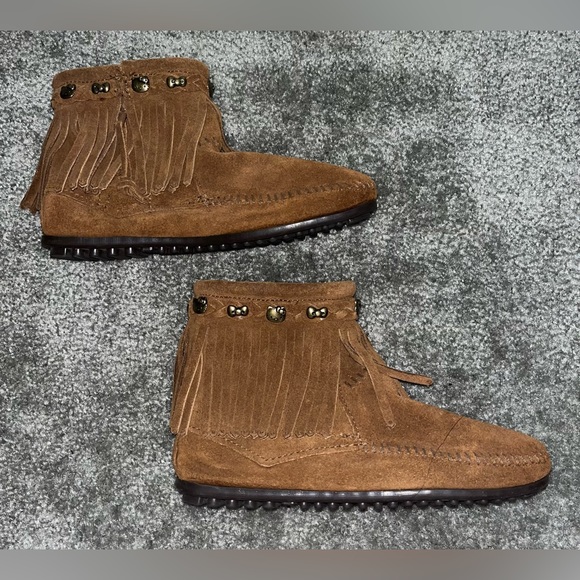 Minnetonka for Hello Kitty Fringe Boots - Picture 2 of 8
